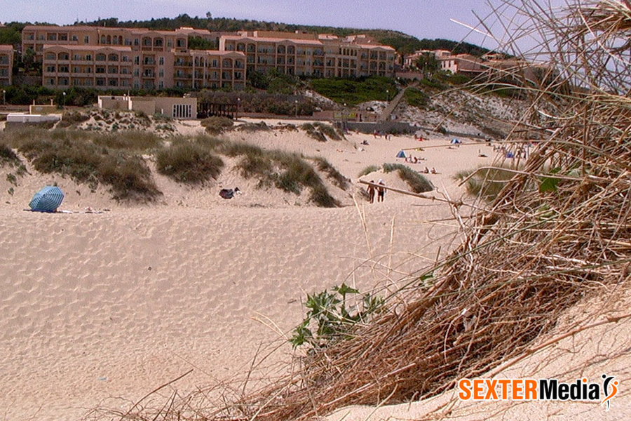 Sexy shaped beach babe seduced by stranger  - XXX Dessert - Picture 13