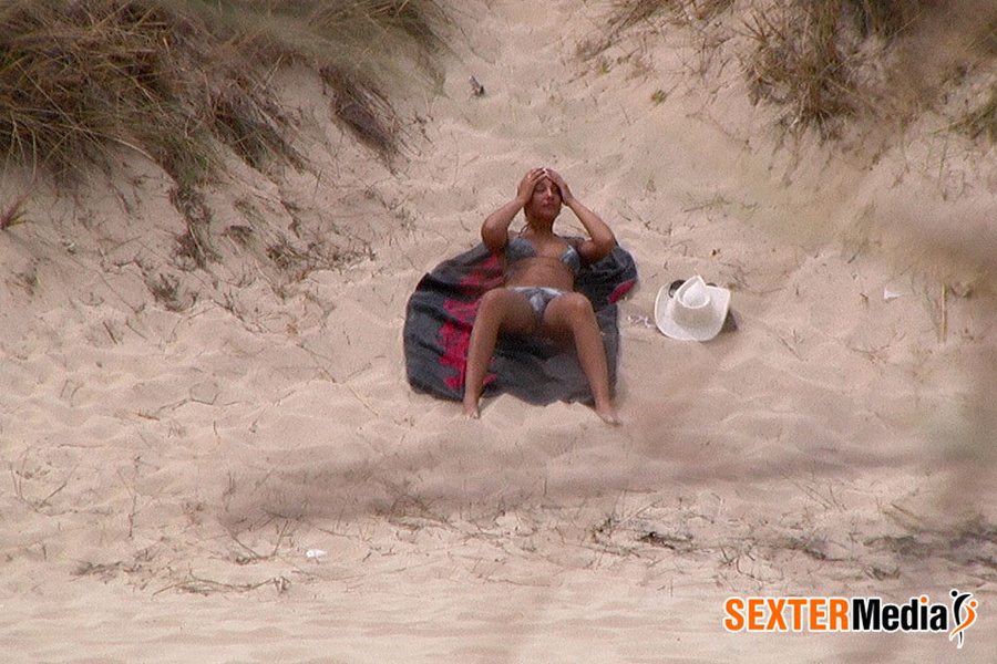 Sexy shaped beach babe seduced by stranger  - XXX Dessert - Picture 20