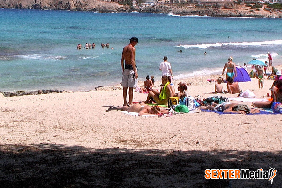Real cute girls sunbathing and swimming tot - XXX Dessert - Picture 9