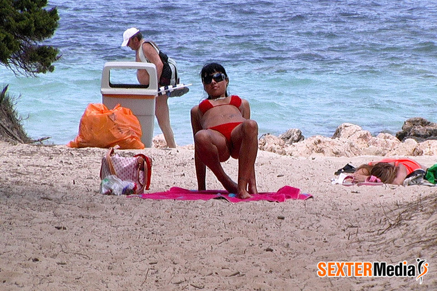Real cute girls sunbathing and swimming tot - XXX Dessert - Picture 18