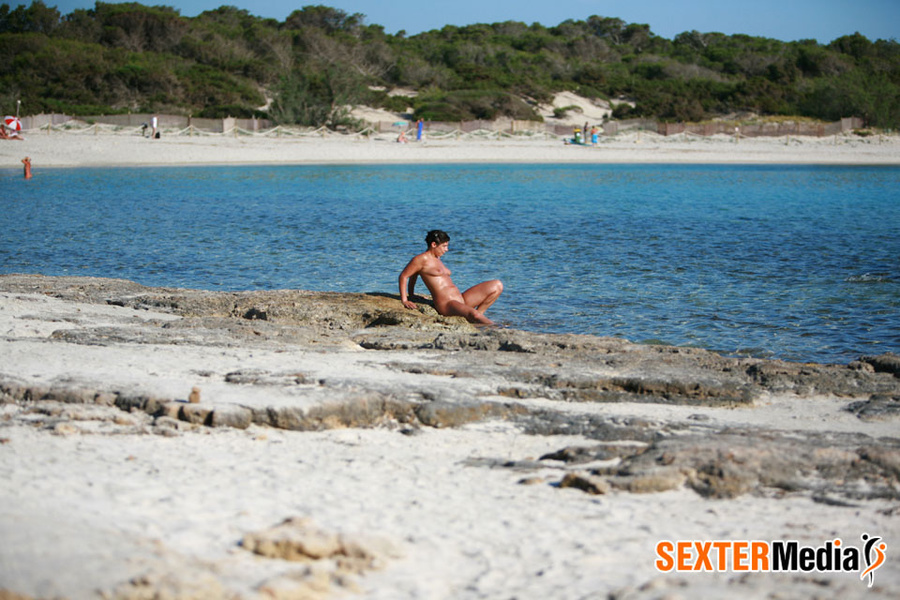 Lusty brunette bimbo exposing her yummy goo - XXX Dessert - Picture 8