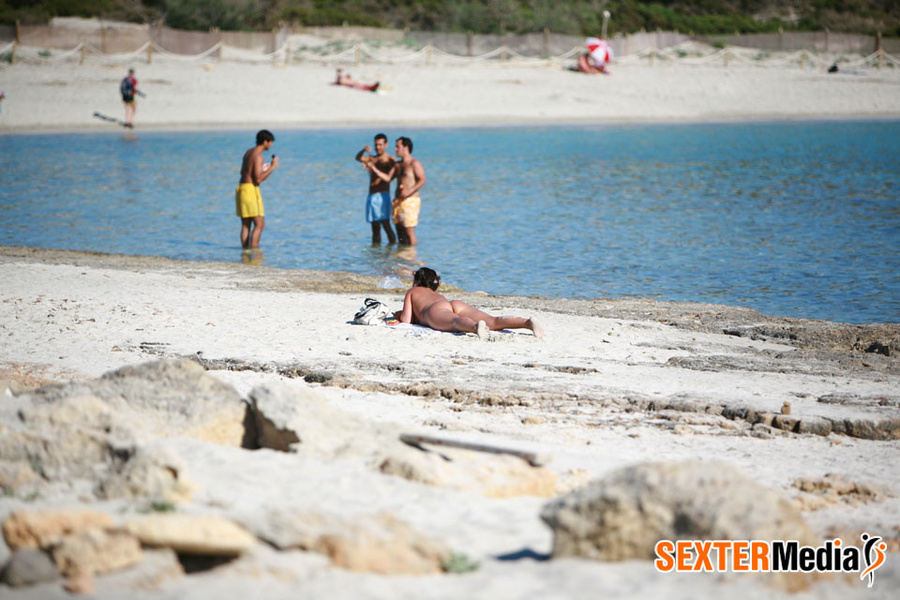 Lusty brunette bimbo exposing her yummy goo - XXX Dessert - Picture 10