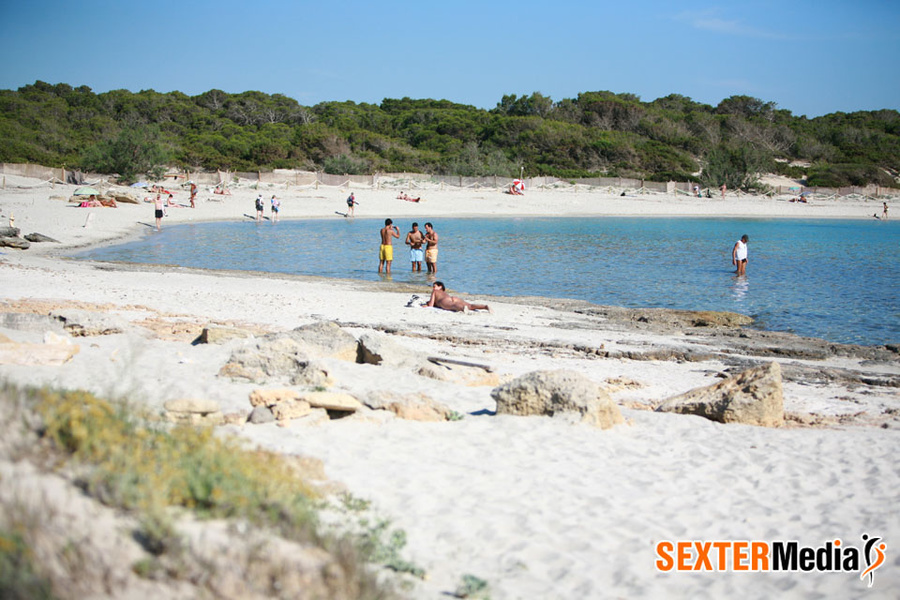 Lusty brunette bimbo exposing her yummy goo - XXX Dessert - Picture 11