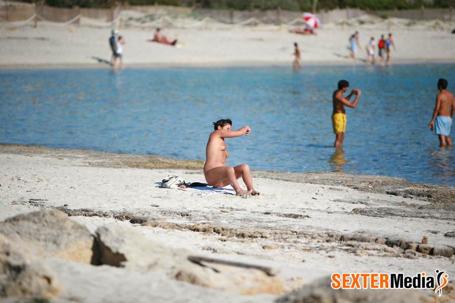 Lusty brunette bimbo exposing her yummy goo - XXX Dessert - Picture 14