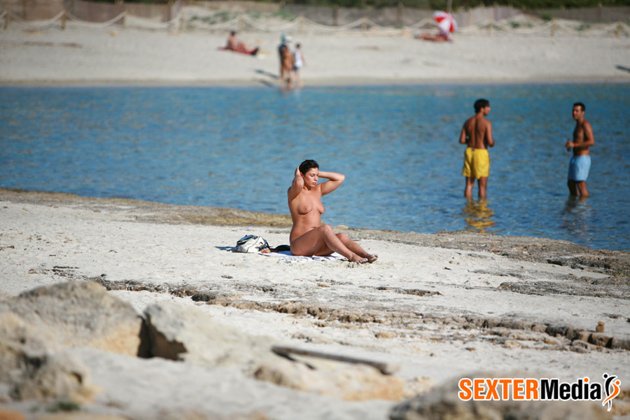 Lusty brunette bimbo exposing her yummy goo - XXX Dessert - Picture 15