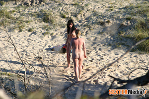 Reality hot pics of two babes caught sun - XXX Dessert - Picture 3