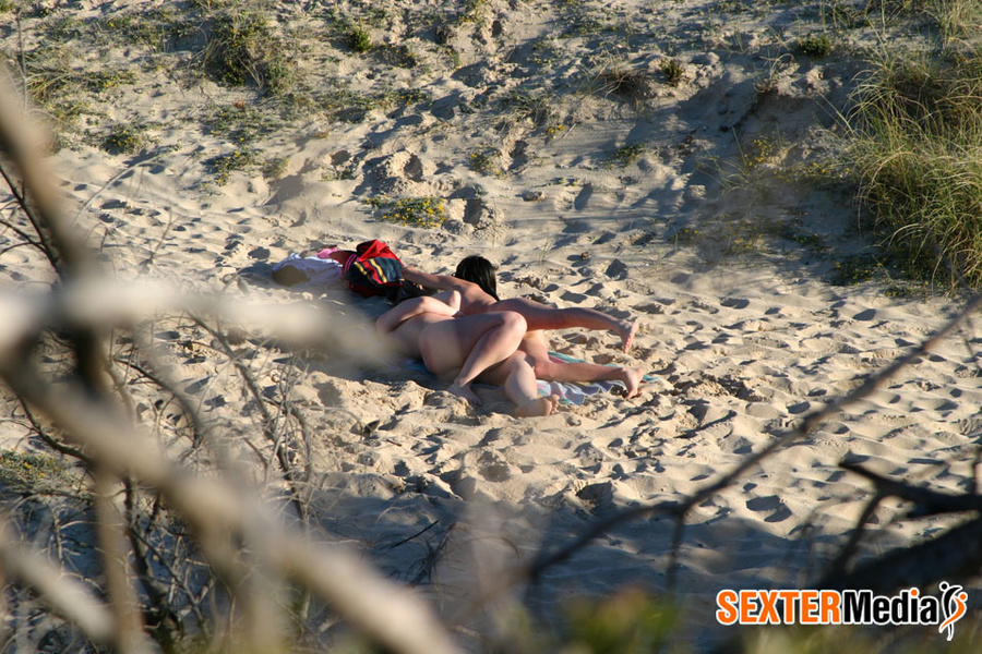 Reality hot pics of two babes caught sunbat - XXX Dessert - Picture 5