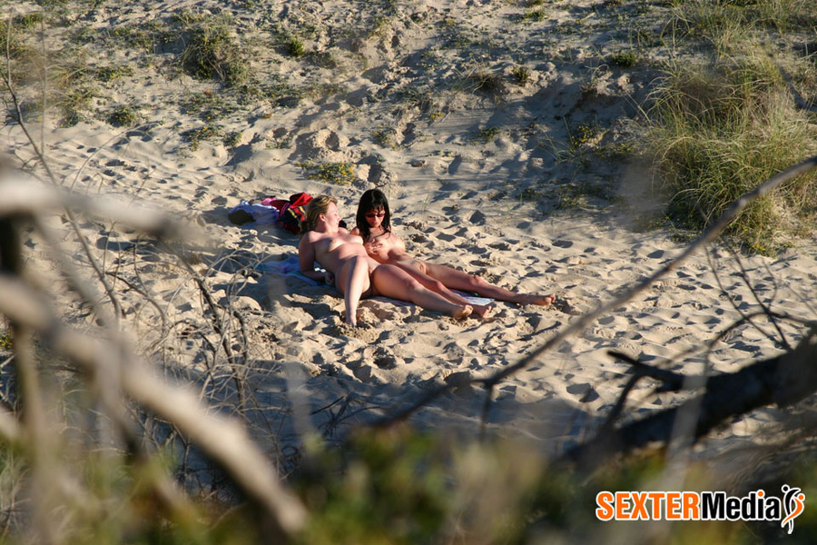 Reality hot pics of two babes caught sunbat - XXX Dessert - Picture 7