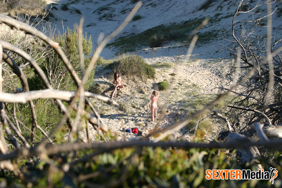 Reality hot pics of two babes caught sunbat - XXX Dessert - Picture 10