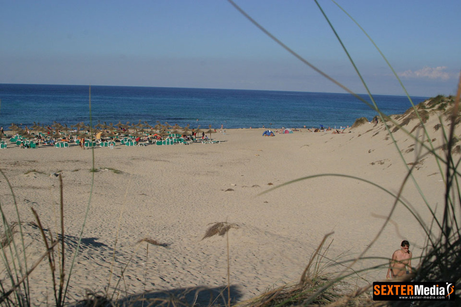 Naked amateur brunette spreading her legs w - XXX Dessert - Picture 20