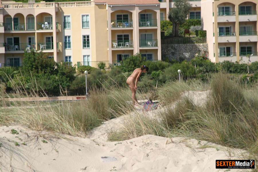 Check out amateur pics of sexy girl sunbath - XXX Dessert - Picture 5