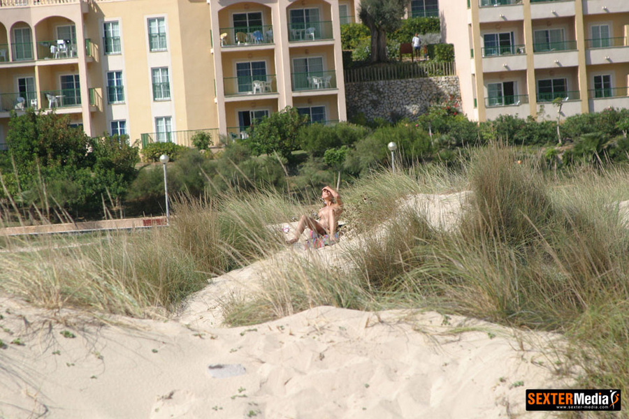 Check out amateur pics of sexy girl sunbath - XXX Dessert - Picture 6