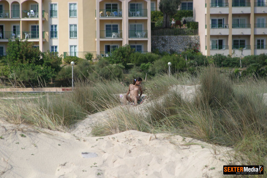 Check out amateur pics of sexy girl sunbath - XXX Dessert - Picture 7