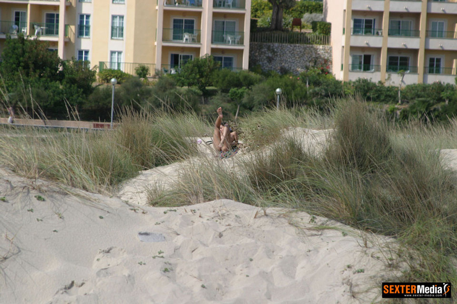 Check out amateur pics of sexy girl sunbath - XXX Dessert - Picture 8