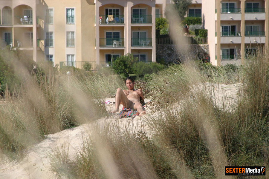 Check out amateur pics of sexy girl sunbath - XXX Dessert - Picture 14