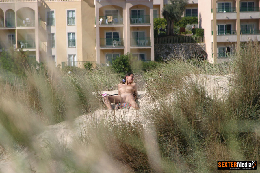 Check out amateur pics of sexy girl sunbath - XXX Dessert - Picture 16