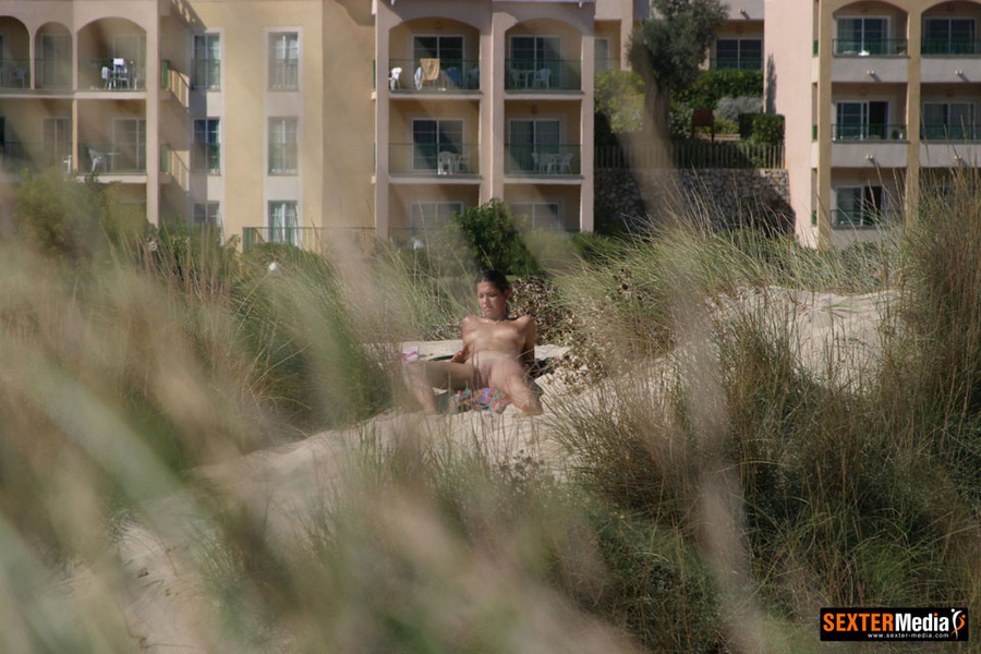 Check out amateur pics of sexy girl sunbath - XXX Dessert - Picture 17