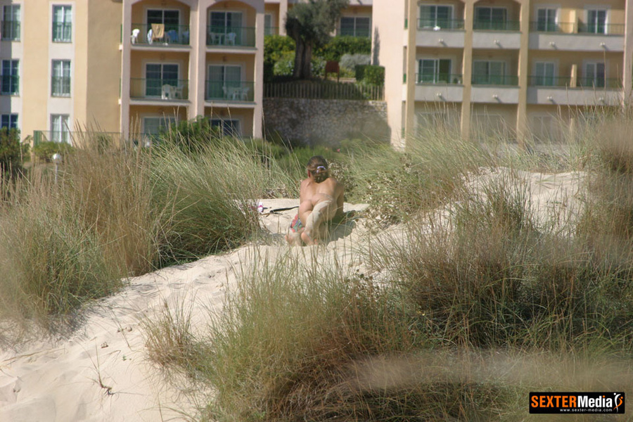 Check out amateur pics of sexy girl sunbath - XXX Dessert - Picture 18