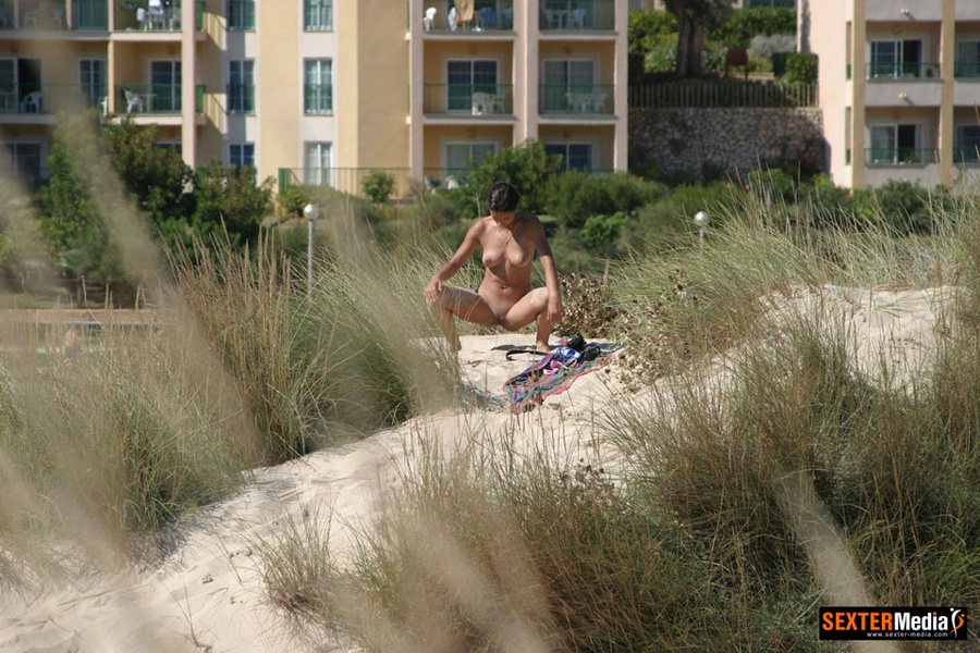 Check out amateur pics of sexy girl sunbath - XXX Dessert - Picture 19