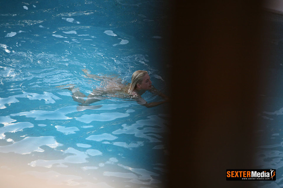 Sexy shaped blonde babe get caught undressi - XXX Dessert - Picture 11