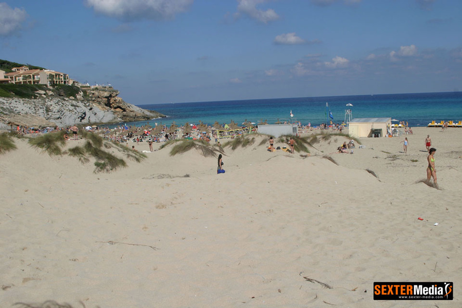 Voyeur pics of amateur babe getting complet - XXX Dessert - Picture 1