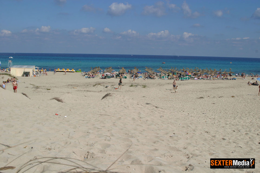 Voyeur pics of amateur babe getting complet - XXX Dessert - Picture 2