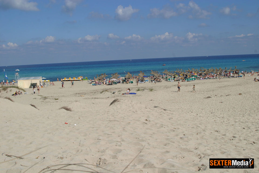 Voyeur pics of amateur babe getting complet - XXX Dessert - Picture 3