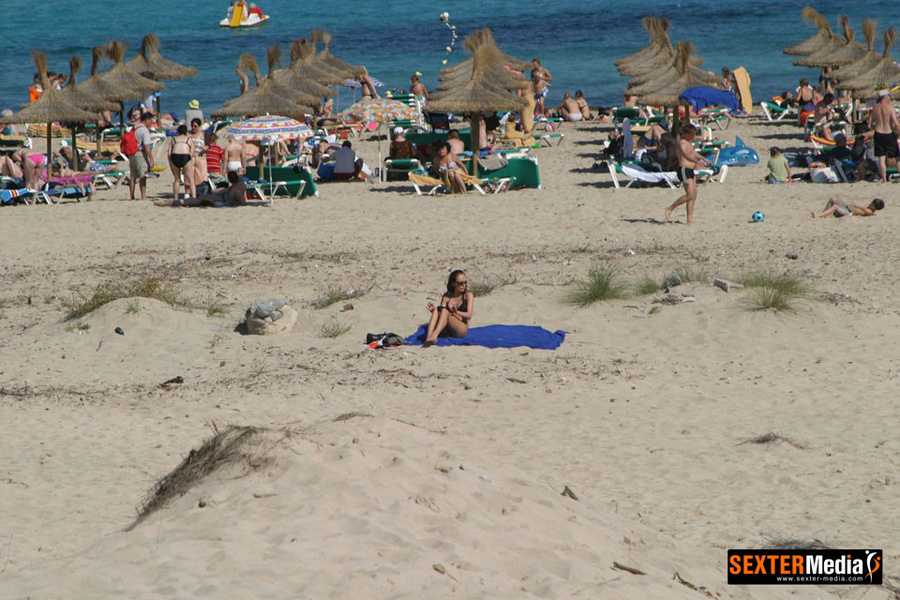 Voyeur pics of amateur babe getting complet - XXX Dessert - Picture 9