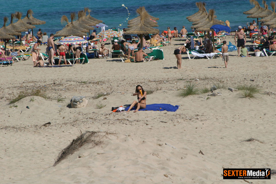 Voyeur pics of amateur babe getting complet - XXX Dessert - Picture 14