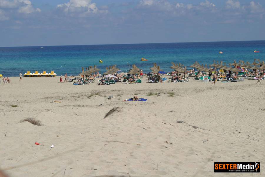 Voyeur pics of amateur babe getting complet - XXX Dessert - Picture 17