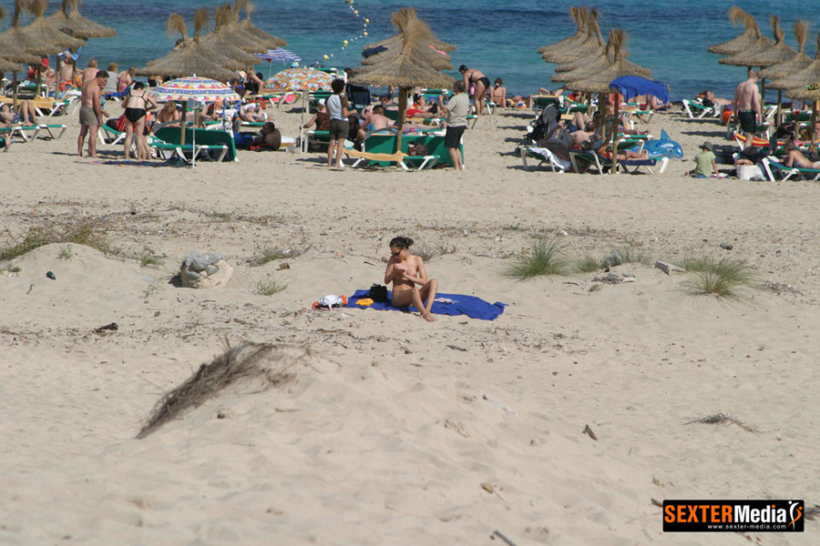 Voyeur pics of amateur babe getting complet - XXX Dessert - Picture 20