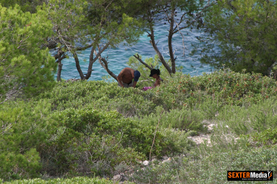 Real amateur couples enjoying outdoor fucki - XXX Dessert - Picture 1