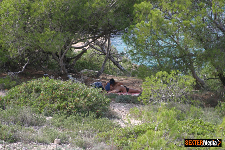 Real amateur couples enjoying outdoor fucki - XXX Dessert - Picture 6