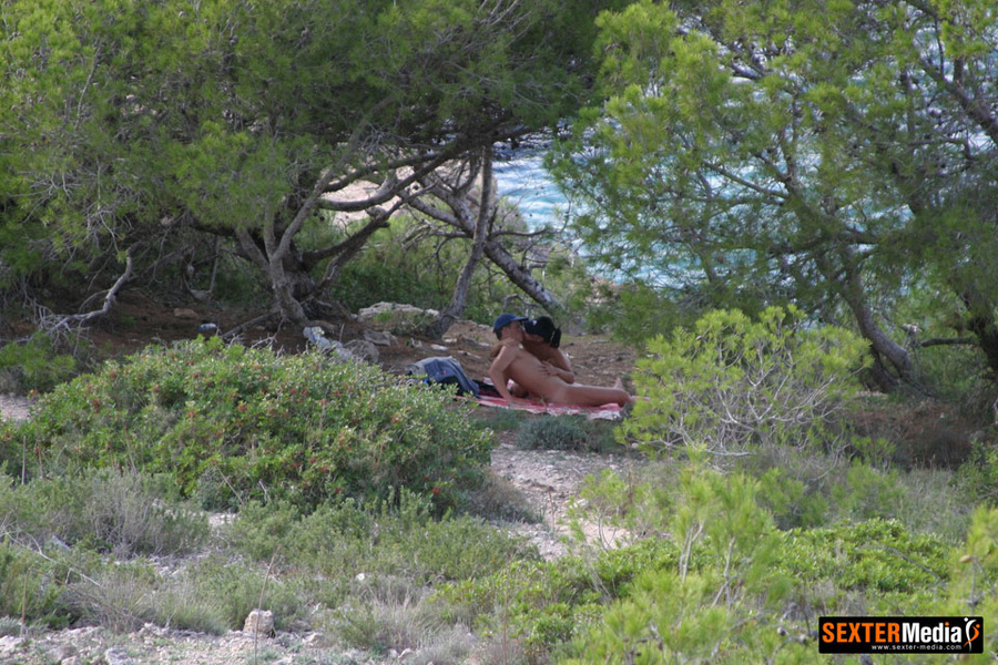 Real amateur couples enjoying outdoor fucki - XXX Dessert - Picture 7