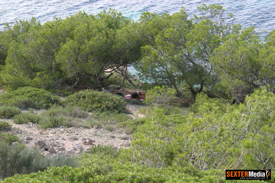 Real amateur couples enjoying outdoor fucki - XXX Dessert - Picture 12