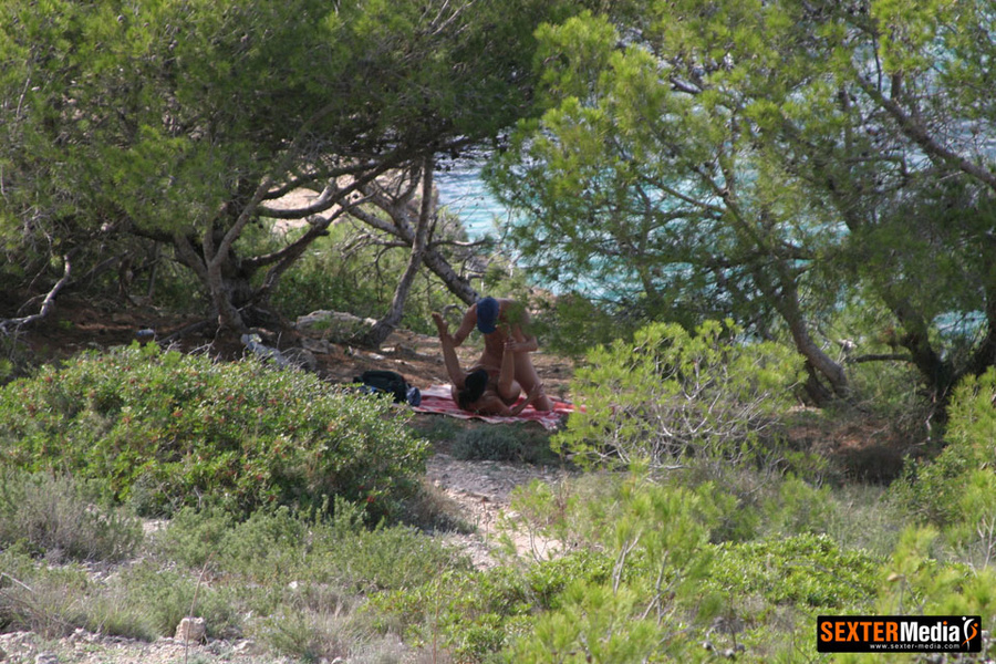 Real amateur couples enjoying outdoor fucki - XXX Dessert - Picture 15