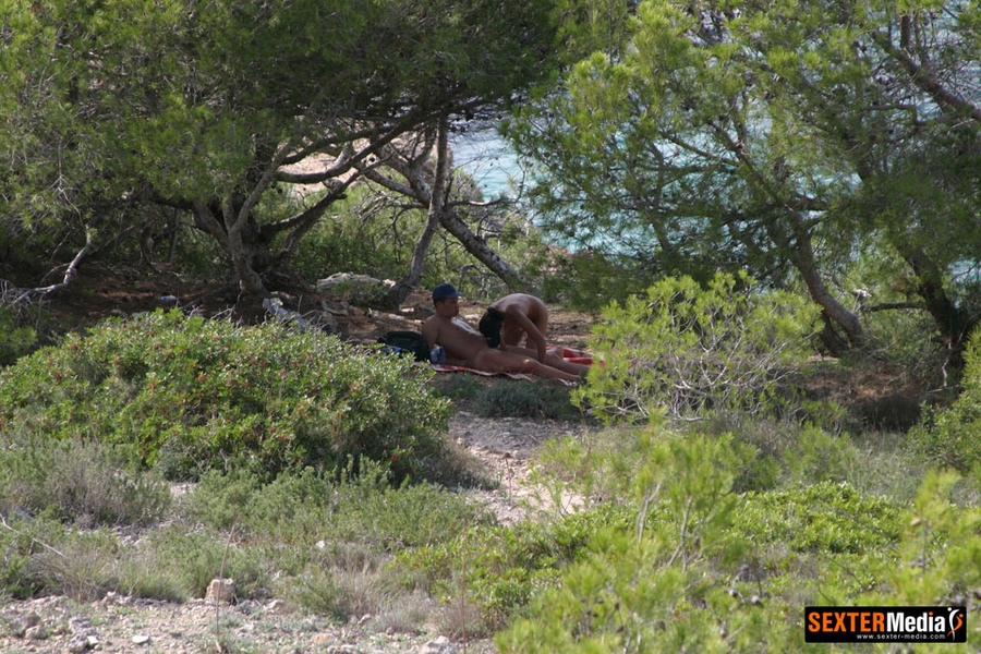 Real amateur couples enjoying outdoor fucki - XXX Dessert - Picture 17