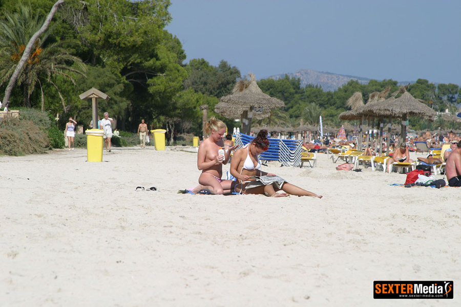 Two amateur lusty chicks sunbathing topless - XXX Dessert - Picture 6