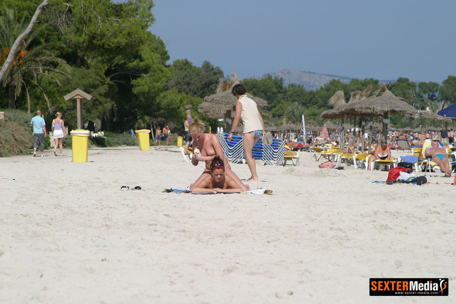 amateur lusty chicks sunbathing