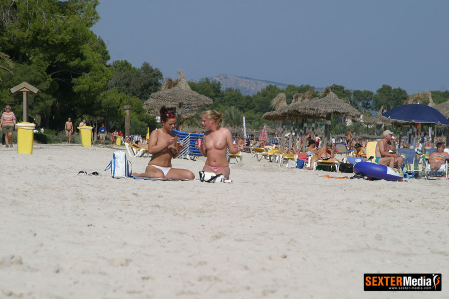 Two amateur lusty chicks sunbathing topless - XXX Dessert - Picture 12
