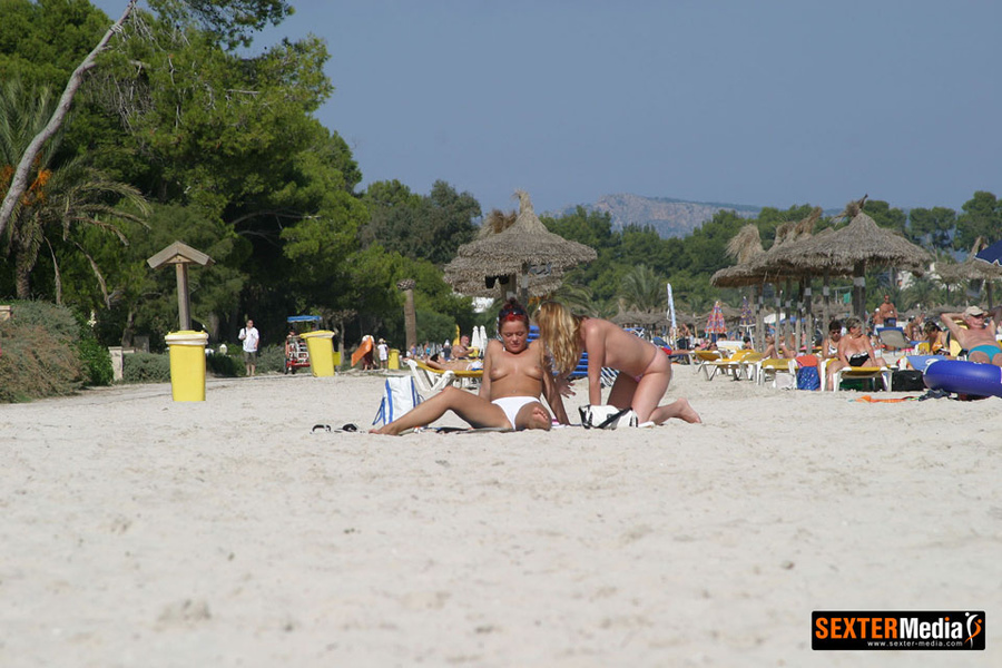 Two amateur lusty chicks sunbathing topless - XXX Dessert - Picture 13