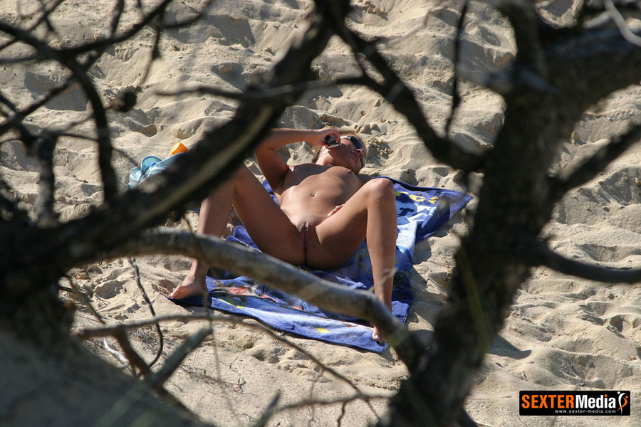 Xxx voyeur pics of sexy shaped bimbo sunbat - XXX Dessert - Picture 6