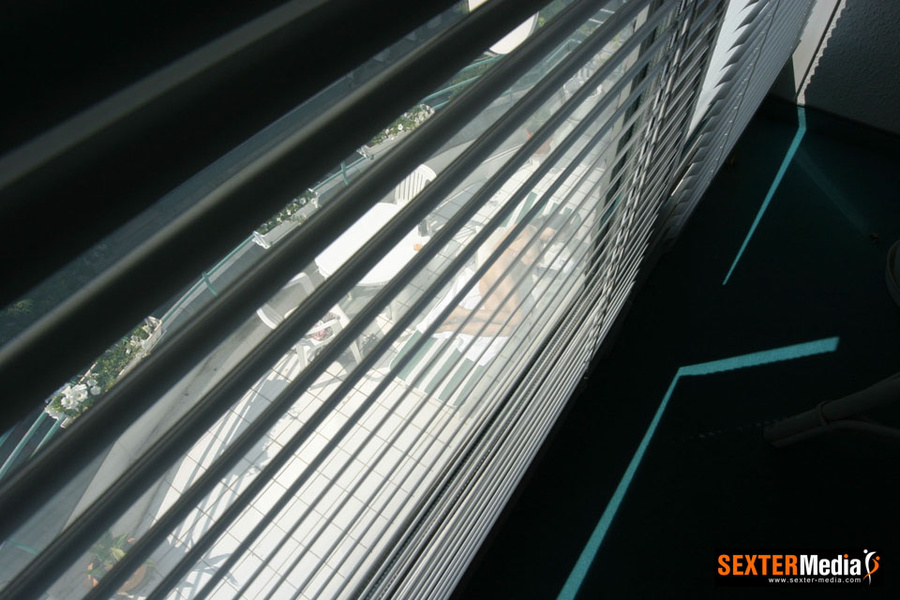 Dark haired sexy stunner sunbathing totally - XXX Dessert - Picture 7