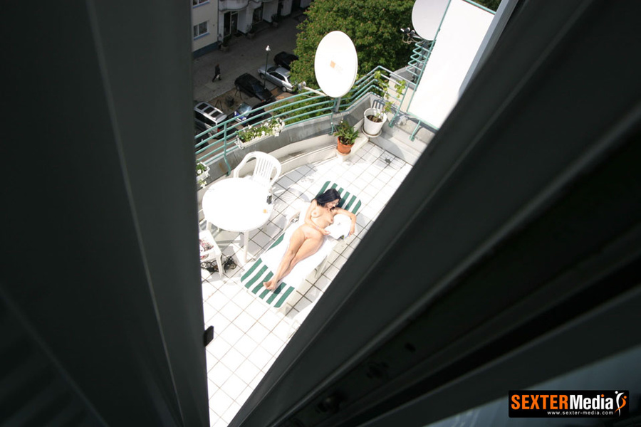 Dark haired sexy stunner sunbathing totally - XXX Dessert - Picture 12