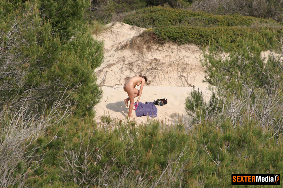 Shaved pussy taking off her bikini and spre - XXX Dessert - Picture 2