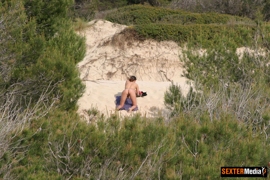 Shaved pussy taking off her bikini and spre - XXX Dessert - Picture 3