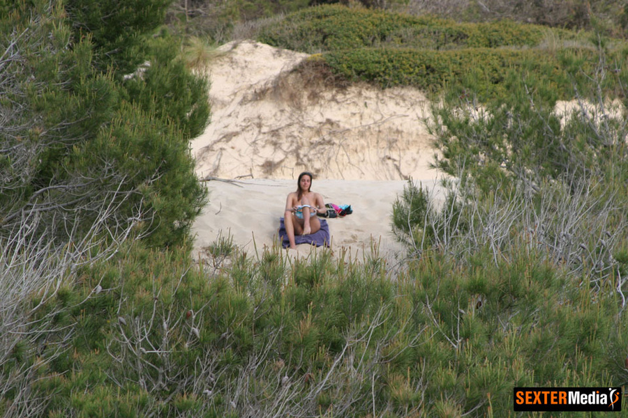 Shaved pussy taking off her bikini and spre - XXX Dessert - Picture 7