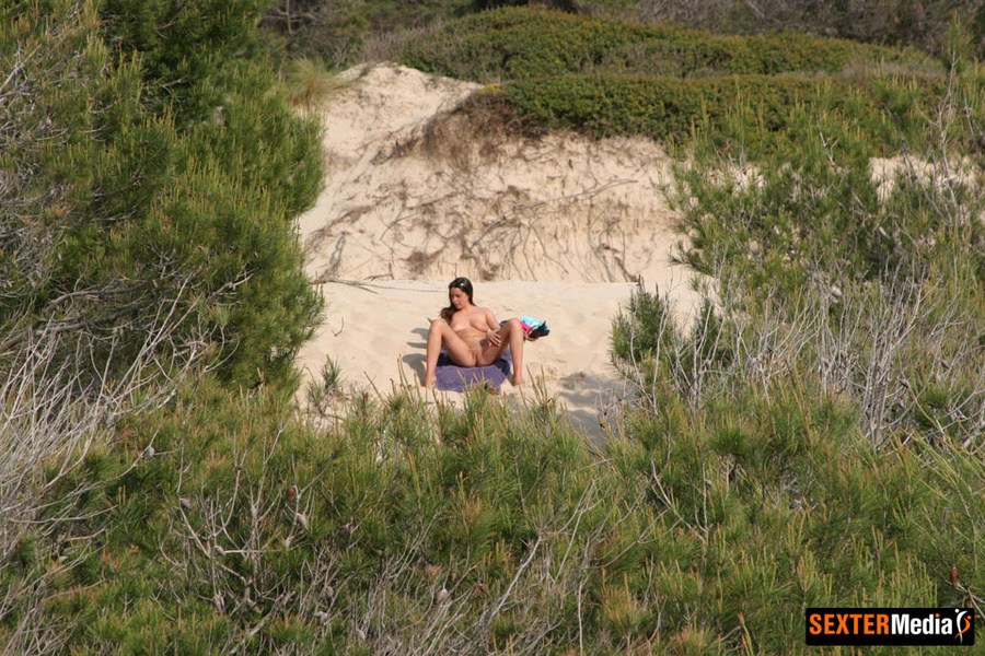 Shaved pussy taking off her bikini and spre - XXX Dessert - Picture 10