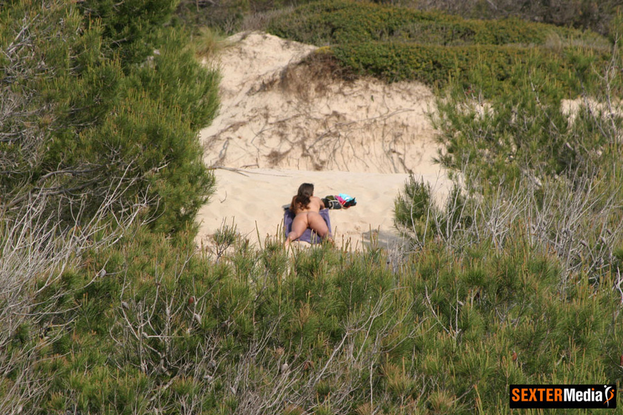 Shaved pussy taking off her bikini and spre - XXX Dessert - Picture 14