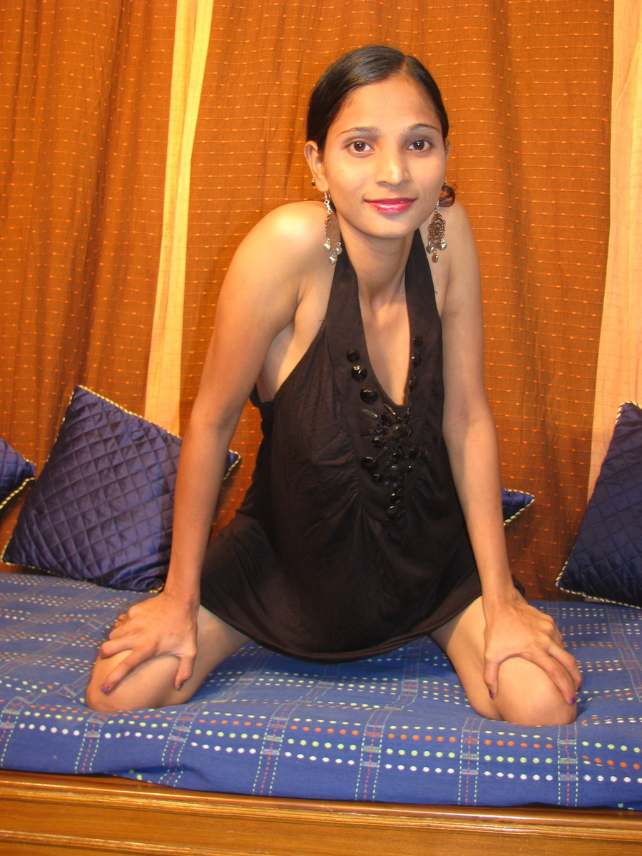 Young Indian Girl Undressing And Spreading  - XXX Dessert - Picture 3
